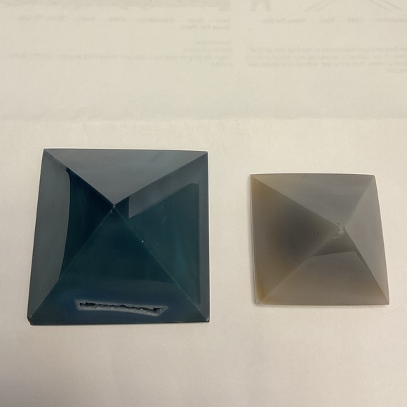 2 Stone Pyramids - Picture 6 of 6